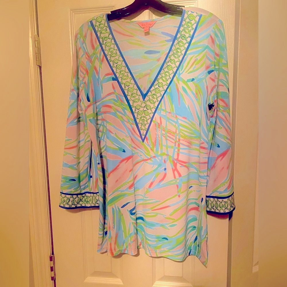 Lilly Pulitzer v-neck tunic. Worn twice! Got it for a cruise during the holiday